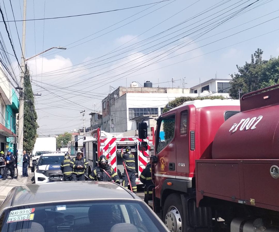 Incendio Hoy en CDMX: Evacuación por Fuego en Agrícola Oriental, Iztacalco